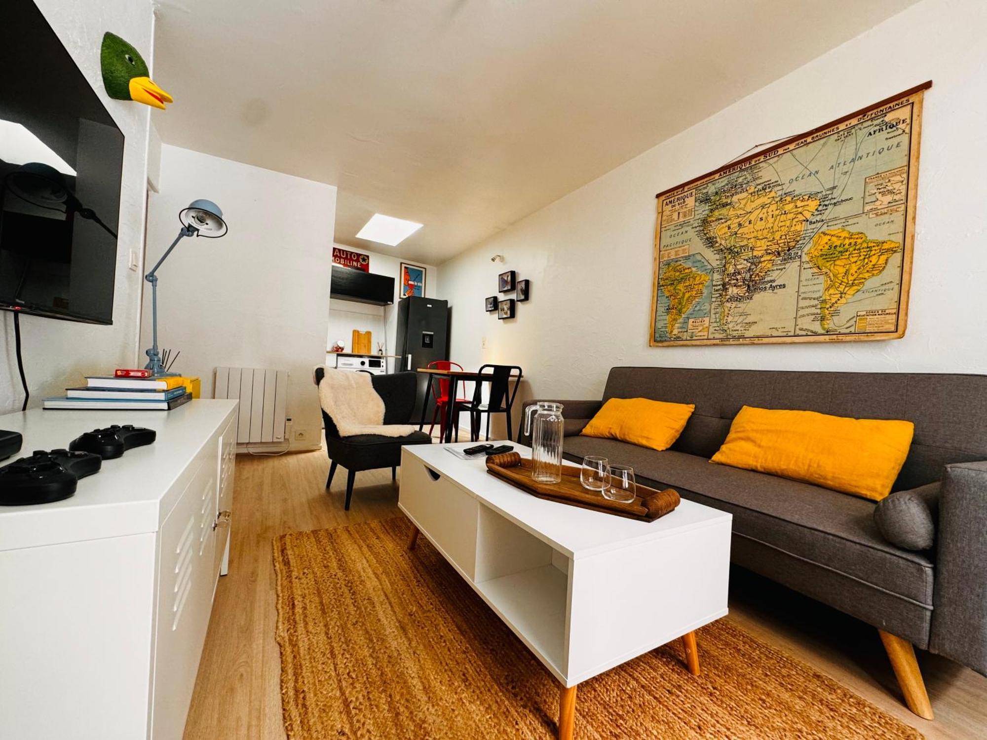 Apartament Le Petit Re, Hypercentre, Garage Prive, Terrasse Niort Zewnętrze zdjęcie